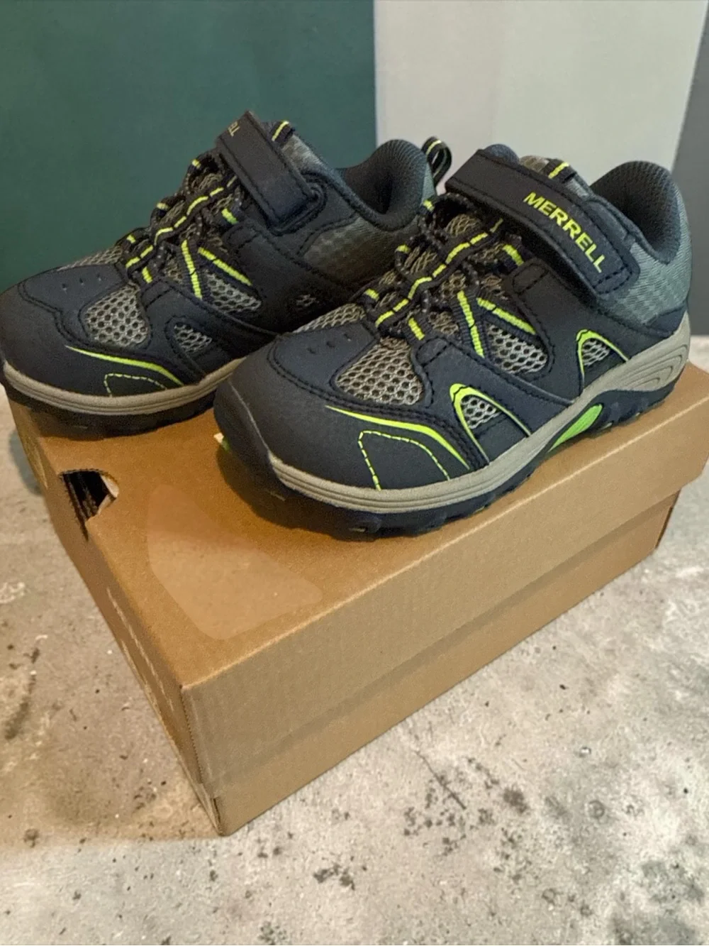Merrell Kids Black & Lime Trail Sneakers with Hook-and-Loop Strap Sz 9.5W